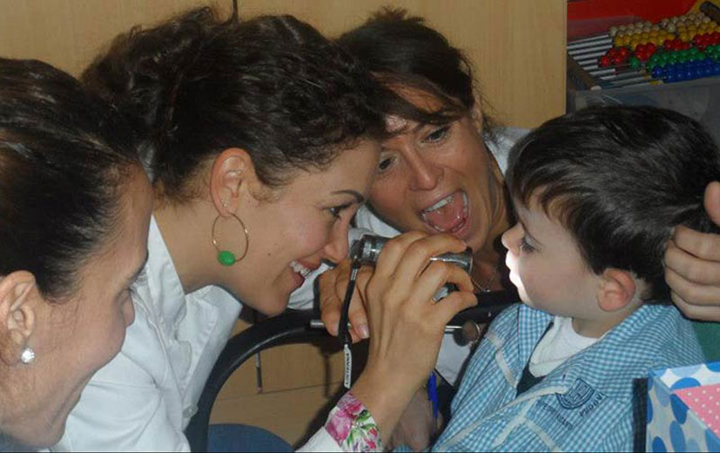 Zahnärztliche Untersuchung bei Kindern. Zahnarztpraxis und Klinik Dr Hotz Marbella, San Pedro de Alcántara